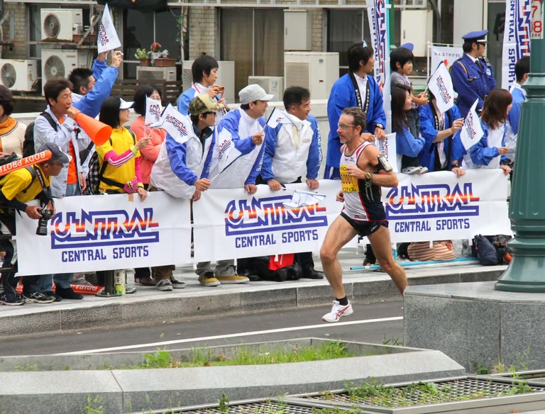 Scott racing past spectators and other runners